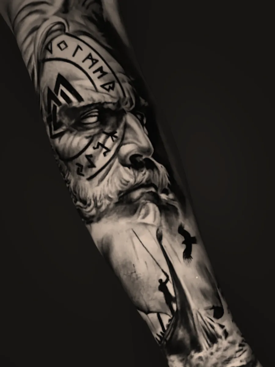 Tatuagem autoral com encaixe pensado para o corpo